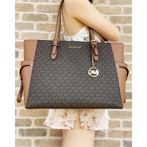 michael kors lg drawstrag|michael kors gilly tote.